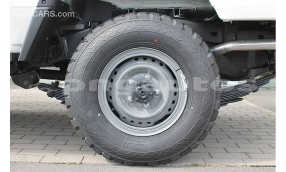 Buy Import Toyota Land Cruiser White Car in Import - Dubai in Enga Buy Import Toyota Land Cruiser White Car in Import - Dubai in Enga