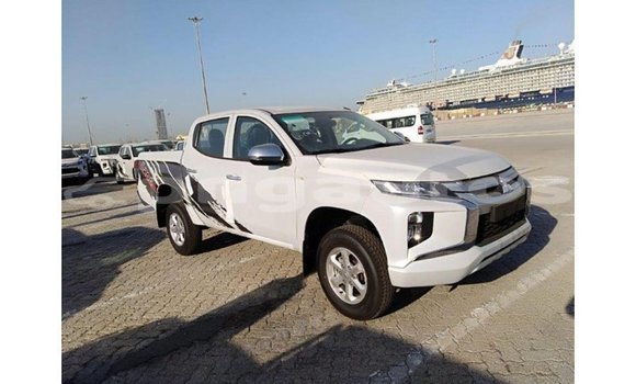 Buy Import Mitsubishi L200 White Car in Import - Dubai in Enga Buy Import Mitsubishi L200 White Car in Import - Dubai in Enga