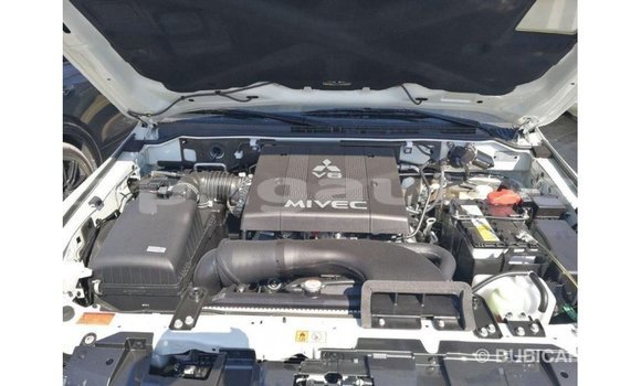 Buy Import Mitsubishi Pajero White Car in Import - Dubai in Enga Buy Import Mitsubishi Pajero White Car in Import - Dubai in Enga