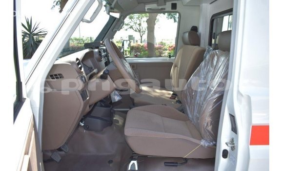 Buy Import Toyota Land Cruiser White Car in Import - Dubai in Enga Buy Import Toyota Land Cruiser White Car in Import - Dubai in Enga