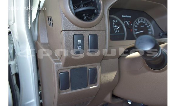 Buy Import Toyota Land Cruiser White Car in Import - Dubai in Enga Buy Import Toyota Land Cruiser White Car in Import - Dubai in Enga