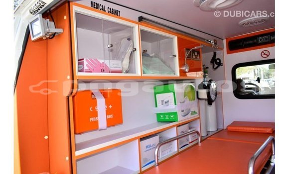 Buy Import Toyota Land Cruiser White Car in Import - Dubai in Enga Buy Import Toyota Land Cruiser White Car in Import - Dubai in Enga