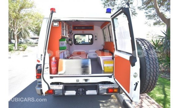 Buy Import Toyota Land Cruiser White Car in Import - Dubai in Enga Buy Import Toyota Land Cruiser White Car in Import - Dubai in Enga