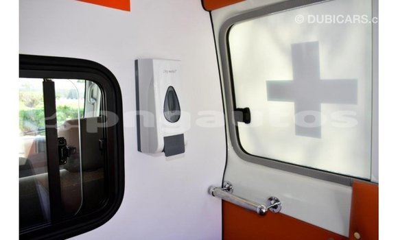 Buy Import Toyota Land Cruiser White Car in Import - Dubai in Enga Buy Import Toyota Land Cruiser White Car in Import - Dubai in Enga