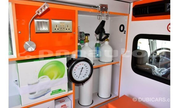 Buy Import Toyota Land Cruiser White Car in Import - Dubai in Enga Buy Import Toyota Land Cruiser White Car in Import - Dubai in Enga