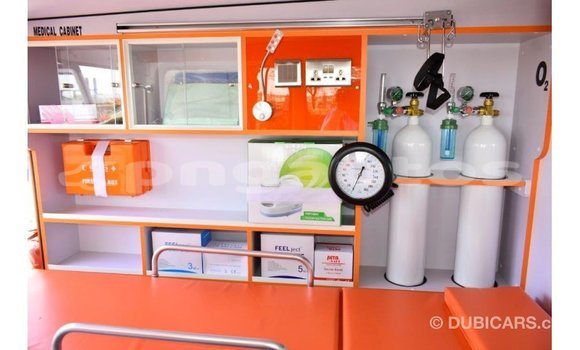 Buy Import Toyota Land Cruiser White Car in Import - Dubai in Enga Buy Import Toyota Land Cruiser White Car in Import - Dubai in Enga