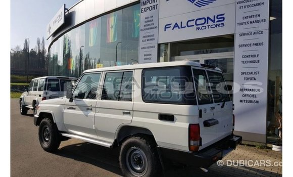 Buy Import Toyota Land Cruiser White Car in Import - Dubai in Enga Buy Import Toyota Land Cruiser White Car in Import - Dubai in Enga