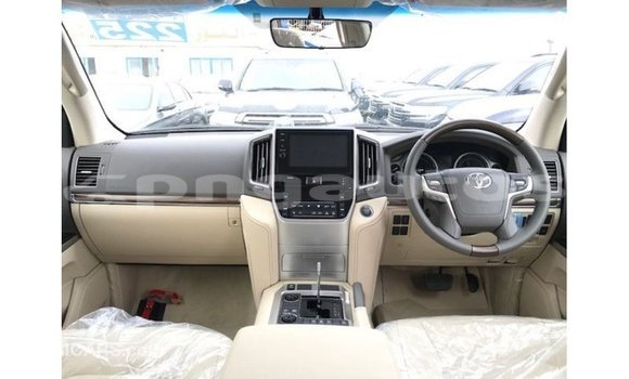 Buy Import Toyota Land Cruiser White Car in Import - Dubai in Enga Buy Import Toyota Land Cruiser White Car in Import - Dubai in Enga