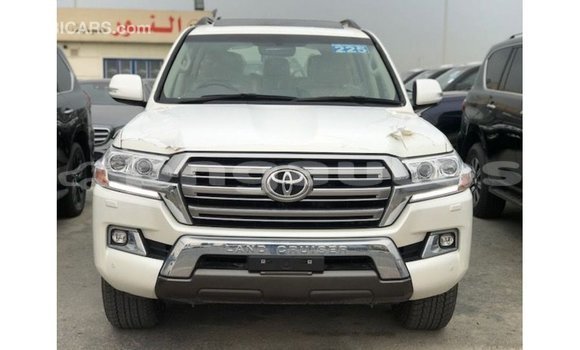 Buy Import Toyota Land Cruiser White Car in Import - Dubai in Enga Buy Import Toyota Land Cruiser White Car in Import - Dubai in Enga