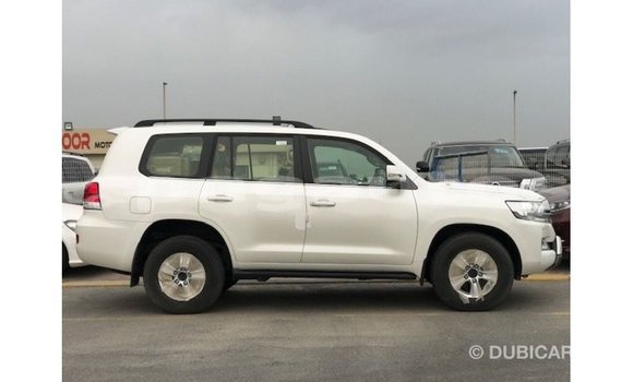 Buy Import Toyota Land Cruiser White Car in Import - Dubai in Enga Buy Import Toyota Land Cruiser White Car in Import - Dubai in Enga