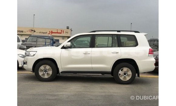 Buy Import Toyota Land Cruiser White Car in Import - Dubai in Enga Buy Import Toyota Land Cruiser White Car in Import - Dubai in Enga