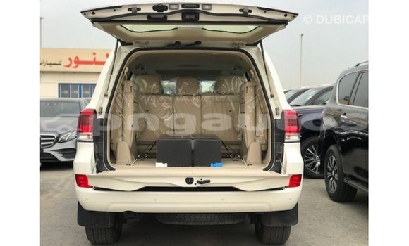 Buy Import Toyota Land Cruiser White Car in Import - Dubai in Enga Buy Import Toyota Land Cruiser White Car in Import - Dubai in Enga
