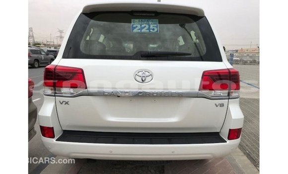Buy Import Toyota Land Cruiser White Car in Import - Dubai in Enga Buy Import Toyota Land Cruiser White Car in Import - Dubai in Enga