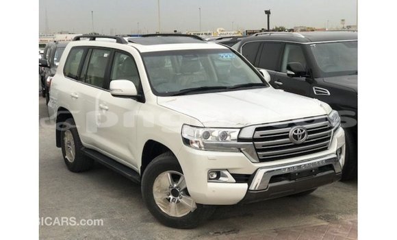 Buy Import Toyota Land Cruiser White Car in Import - Dubai in Enga Buy Import Toyota Land Cruiser White Car in Import - Dubai in Enga