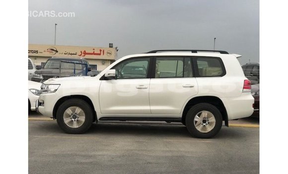 Buy Import Toyota Land Cruiser White Car in Import - Dubai in Enga Buy Import Toyota Land Cruiser White Car in Import - Dubai in Enga