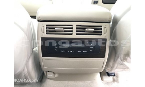 Buy Import Toyota Land Cruiser White Car in Import - Dubai in Enga Buy Import Toyota Land Cruiser White Car in Import - Dubai in Enga