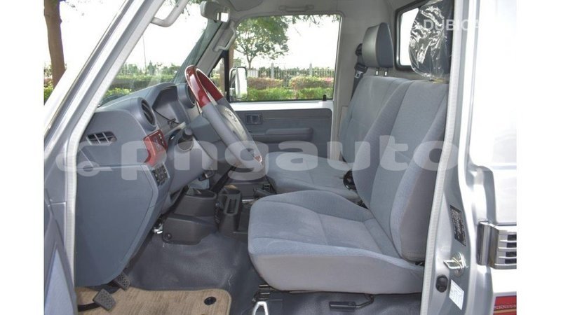 Big with watermark toyota land cruiser enga import dubai 5620