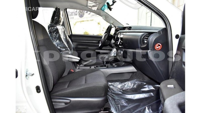 Big with watermark toyota hilux enga import dubai 5621