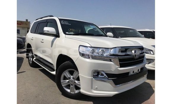 Buy Import Toyota Land Cruiser White Car in Import - Dubai in Enga Buy Import Toyota Land Cruiser White Car in Import - Dubai in Enga