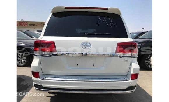 Buy Import Toyota Land Cruiser White Car in Import - Dubai in Enga Buy Import Toyota Land Cruiser White Car in Import - Dubai in Enga