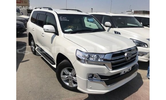 Buy Import Toyota Land Cruiser White Car in Import - Dubai in Enga Buy Import Toyota Land Cruiser White Car in Import - Dubai in Enga