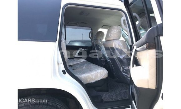 Buy Import Toyota Land Cruiser White Car in Import - Dubai in Enga Buy Import Toyota Land Cruiser White Car in Import - Dubai in Enga