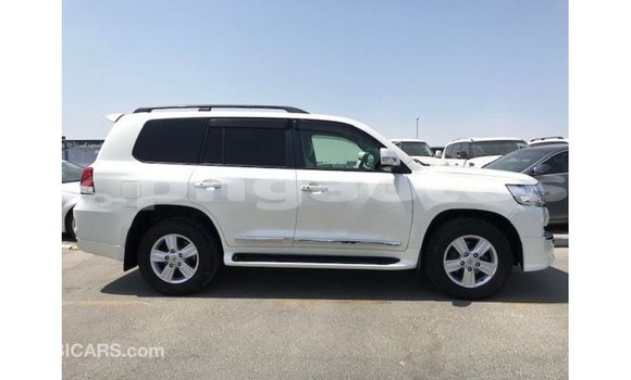 Buy Import Toyota Land Cruiser White Car in Import - Dubai in Enga Buy Import Toyota Land Cruiser White Car in Import - Dubai in Enga