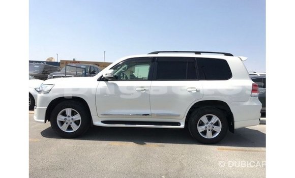 Buy Import Toyota Land Cruiser White Car in Import - Dubai in Enga Buy Import Toyota Land Cruiser White Car in Import - Dubai in Enga