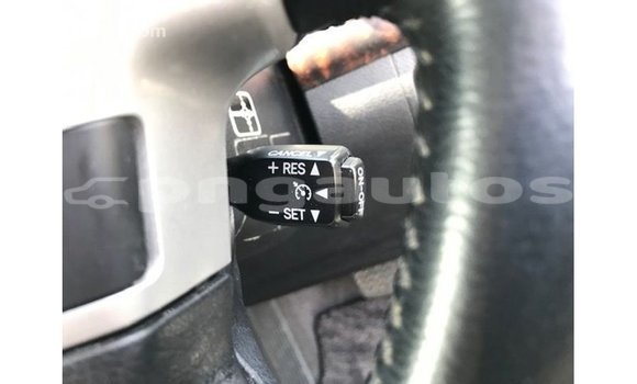 Buy Import Toyota Land Cruiser White Car in Import - Dubai in Enga Buy Import Toyota Land Cruiser White Car in Import - Dubai in Enga