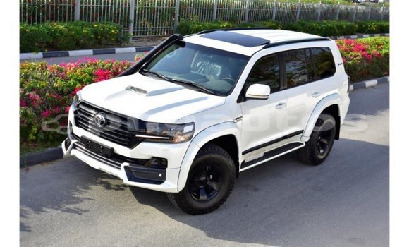 Buy Import Toyota Land Cruiser White Car in Import - Dubai in Enga Buy Import Toyota Land Cruiser White Car in Import - Dubai in Enga