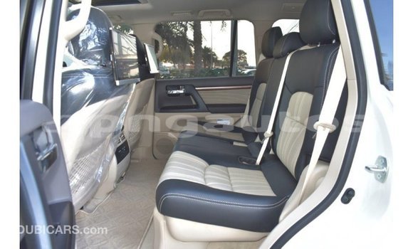 Buy Import Toyota Land Cruiser White Car in Import - Dubai in Enga Buy Import Toyota Land Cruiser White Car in Import - Dubai in Enga