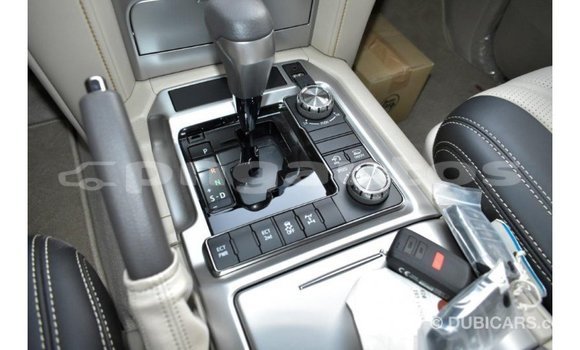Buy Import Toyota Land Cruiser White Car in Import - Dubai in Enga Buy Import Toyota Land Cruiser White Car in Import - Dubai in Enga