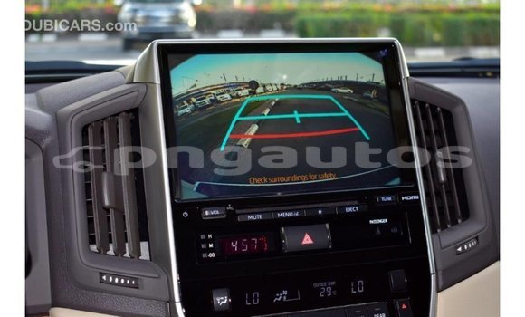 Buy Import Toyota Land Cruiser White Car in Import - Dubai in Enga Buy Import Toyota Land Cruiser White Car in Import - Dubai in Enga
