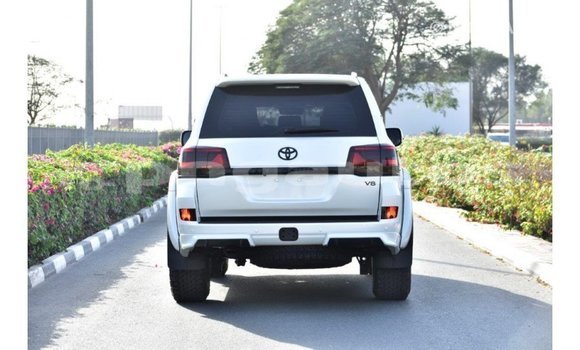 Buy Import Toyota Land Cruiser White Car in Import - Dubai in Enga Buy Import Toyota Land Cruiser White Car in Import - Dubai in Enga