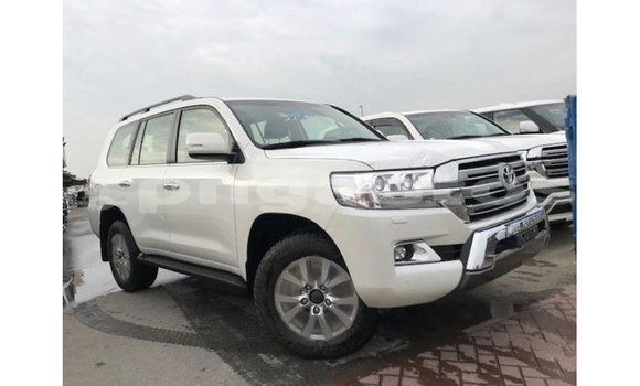 Buy Import Toyota Land Cruiser White Car in Import - Dubai in Enga Buy Import Toyota Land Cruiser White Car in Import - Dubai in Enga