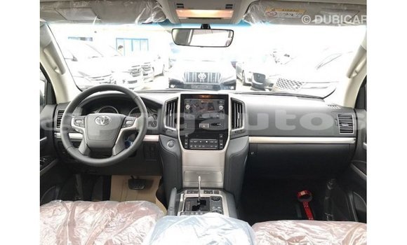 Buy Import Toyota Land Cruiser White Car in Import - Dubai in Enga Buy Import Toyota Land Cruiser White Car in Import - Dubai in Enga