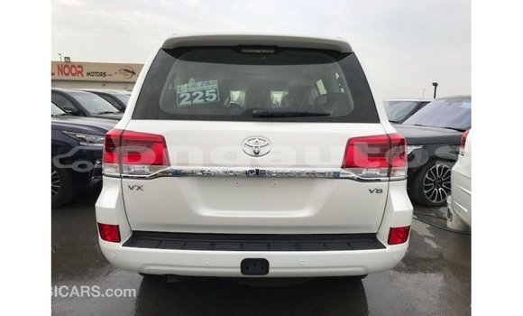 Buy Import Toyota Land Cruiser White Car in Import - Dubai in Enga Buy Import Toyota Land Cruiser White Car in Import - Dubai in Enga