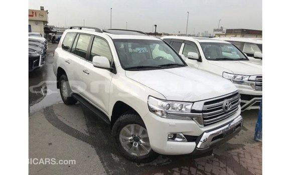 Buy Import Toyota Land Cruiser White Car in Import - Dubai in Enga Buy Import Toyota Land Cruiser White Car in Import - Dubai in Enga