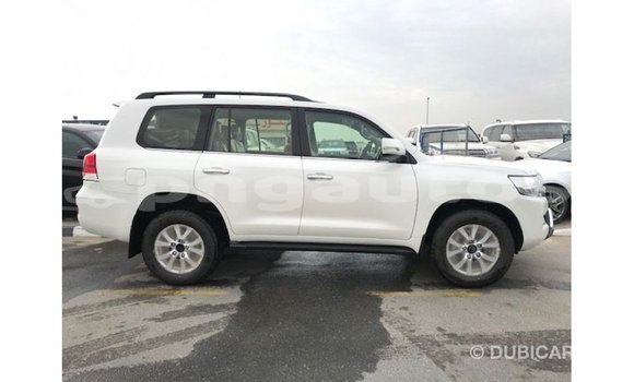 Buy Import Toyota Land Cruiser White Car in Import - Dubai in Enga Buy Import Toyota Land Cruiser White Car in Import - Dubai in Enga