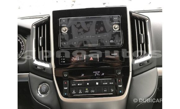 Buy Import Toyota Land Cruiser White Car in Import - Dubai in Enga Buy Import Toyota Land Cruiser White Car in Import - Dubai in Enga