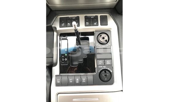 Buy Import Toyota Land Cruiser White Car in Import - Dubai in Enga Buy Import Toyota Land Cruiser White Car in Import - Dubai in Enga