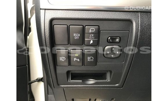 Buy Import Toyota Land Cruiser White Car in Import - Dubai in Enga Buy Import Toyota Land Cruiser White Car in Import - Dubai in Enga
