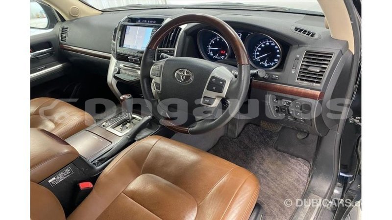Big with watermark toyota land cruiser enga import dubai 5643