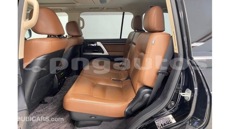 Big with watermark toyota land cruiser enga import dubai 5643