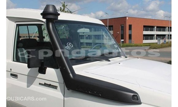 Buy Import Toyota Land Cruiser White Car in Import - Dubai in Enga Buy Import Toyota Land Cruiser White Car in Import - Dubai in Enga