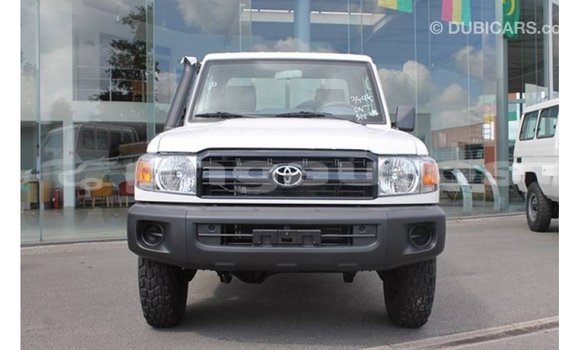 Buy Import Toyota Land Cruiser White Car in Import - Dubai in Enga Buy Import Toyota Land Cruiser White Car in Import - Dubai in Enga