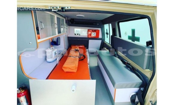 Buy Import Toyota Land Cruiser Beige Car in Import - Dubai in Enga Buy Import Toyota Land Cruiser Beige Car in Import - Dubai in Enga