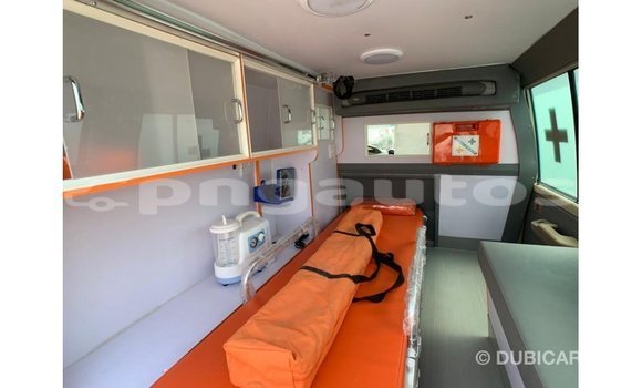 Buy Import Toyota Land Cruiser Beige Car in Import - Dubai in Enga Buy Import Toyota Land Cruiser Beige Car in Import - Dubai in Enga