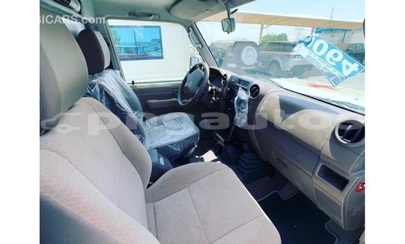 Buy Import Toyota Land Cruiser Beige Car in Import - Dubai in Enga Buy Import Toyota Land Cruiser Beige Car in Import - Dubai in Enga