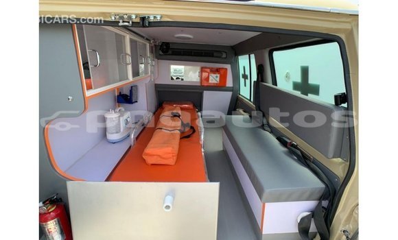 Buy Import Toyota Land Cruiser Beige Car in Import - Dubai in Enga Buy Import Toyota Land Cruiser Beige Car in Import - Dubai in Enga